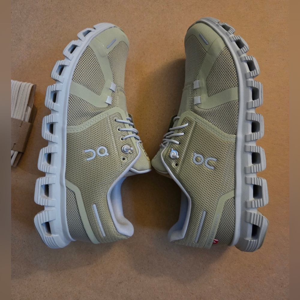 On Running Walking Sneakers Women Cloud 6 Size 7